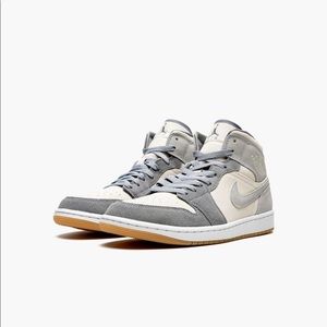 Coconut milk air Jordan 1 mids size 6Y/ 7 1/2 women’s